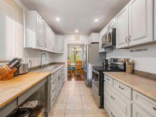 264 Currey Cres, Newmarket, ON - Indoor Photo Showing Kitchen With Double Sink