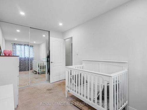 264 Currey Cres, Newmarket, ON - Indoor Photo Showing Bedroom