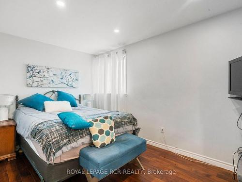 264 Currey Cres, Newmarket, ON - Indoor Photo Showing Bedroom