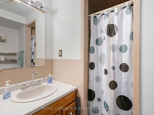 264 Currey Cres, Newmarket, ON - Indoor Photo Showing Bathroom