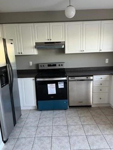 3374 Redpath Circ, Mississauga, ON - Indoor Photo Showing Kitchen