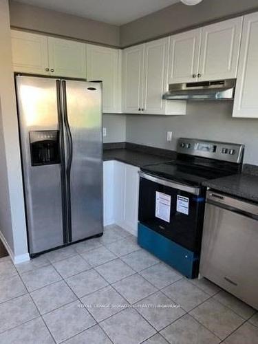 3374 Redpath Circ, Mississauga, ON - Indoor Photo Showing Kitchen