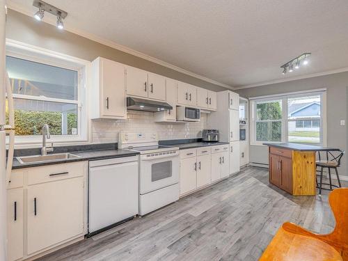 Kitchen - 236 Rue Principale E., Martinville, QC - Indoor Photo Showing Kitchen