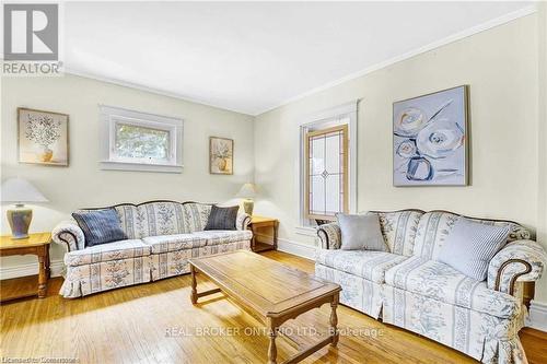 6398 Orchard Avenue, Niagara Falls, ON - Indoor Photo Showing Living Room