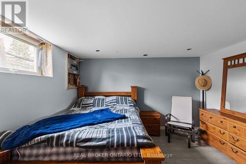 12 Olive Drive, Oro-Medonte, ON - Indoor Photo Showing Bedroom