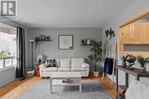 12 Olive Drive, Oro-Medonte, ON - Indoor Photo Showing Living Room