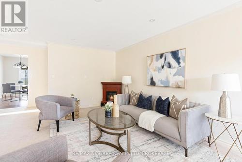 20 Peel Street, St. Catharines (438 - Port Dalhousie), ON - Indoor Photo Showing Living Room