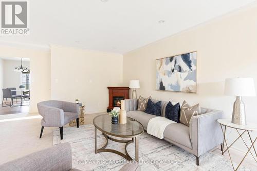 20 Peel Street, St. Catharines (438 - Port Dalhousie), ON - Indoor Photo Showing Living Room