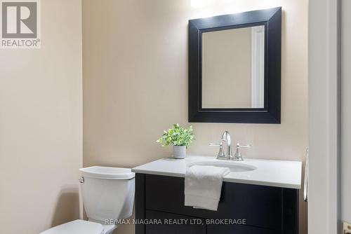 20 Peel Street, St. Catharines (438 - Port Dalhousie), ON - Indoor Photo Showing Bathroom