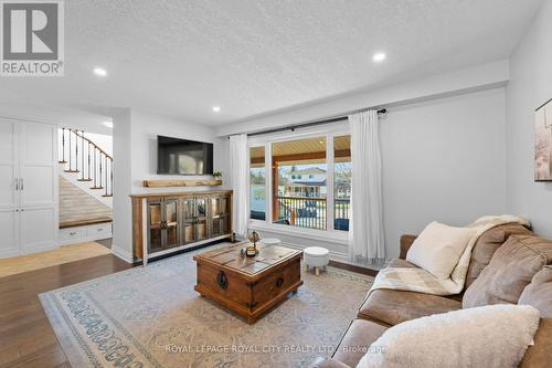 255 Kingham Road, Halton Hills, ON - Indoor Photo Showing Living Room