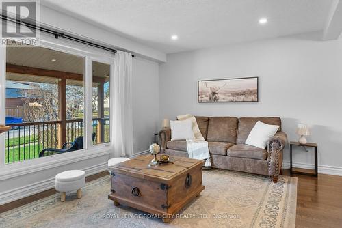 255 Kingham Road, Halton Hills, ON - Indoor Photo Showing Living Room