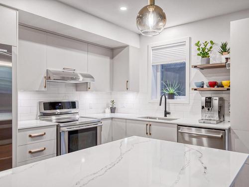 Cuisine - 1307 Rue De La Providence, Longueuil (Le Vieux-Longueuil), QC - Indoor Photo Showing Kitchen With Upgraded Kitchen