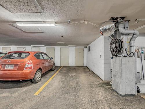 Garage - 213-800 Rue De Villers, Québec (Sainte-Foy/Sillery/Cap-Rouge), QC - Indoor Photo Showing Garage