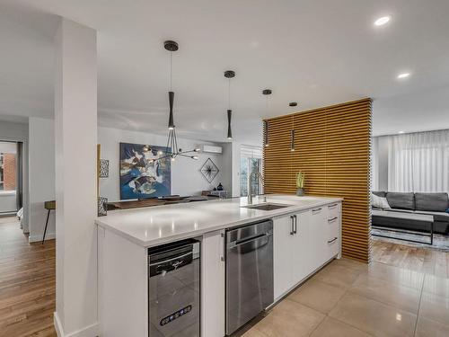 Kitchen - 213-800 Rue De Villers, Québec (Sainte-Foy/Sillery/Cap-Rouge), QC - Indoor Photo Showing Kitchen With Upgraded Kitchen