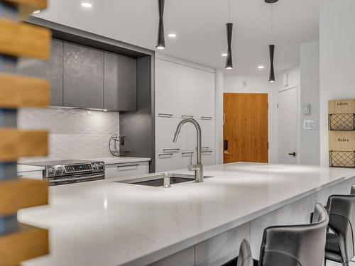 Kitchen - 213-800 Rue De Villers, Québec (Sainte-Foy/Sillery/Cap-Rouge), QC - Indoor Photo Showing Kitchen With Upgraded Kitchen