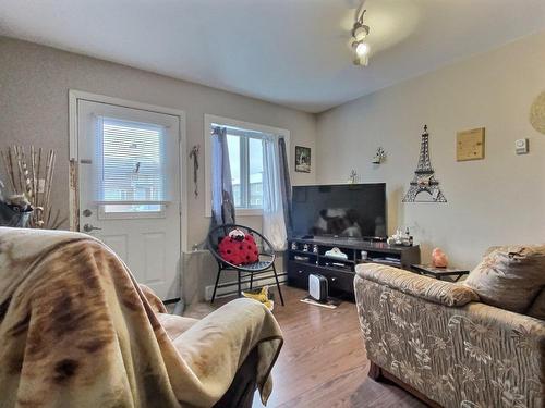 Salon - 557  - 561 Rue Simoneau, Thetford Mines, QC - Indoor Photo Showing Living Room