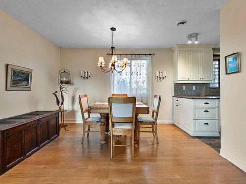 Salon - 302-1645 Av. Victoria, Saint-Lambert, QC - Indoor Photo Showing Living Room