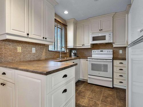 Cuisine - 302-1645 Av. Victoria, Saint-Lambert, QC - Indoor Photo Showing Kitchen