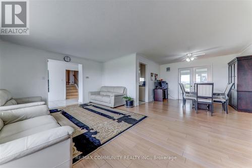 13096 Centreville Creek Road, Caledon, ON - Indoor Photo Showing Living Room