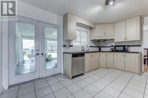 13096 Centreville Creek Road, Caledon, ON - Indoor Photo Showing Kitchen