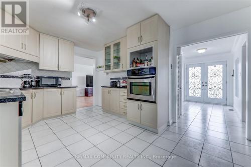 13096 Centreville Creek Road, Caledon, ON - Indoor Photo Showing Kitchen