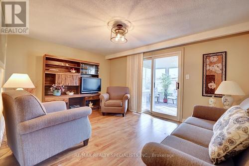 3445 Charmaine Heights, Mississauga, ON - Indoor Photo Showing Living Room