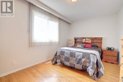 3445 Charmaine Heights, Mississauga, ON - Indoor Photo Showing Bedroom