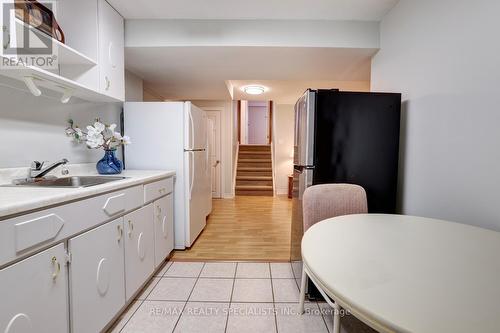 3445 Charmaine Heights, Mississauga, ON - Indoor Photo Showing Kitchen