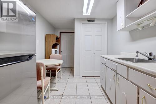 3445 Charmaine Heights, Mississauga, ON - Indoor Photo Showing Kitchen