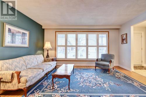 3445 Charmaine Heights, Mississauga, ON - Indoor Photo Showing Living Room