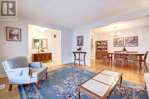 3445 Charmaine Heights, Mississauga, ON - Indoor Photo Showing Living Room