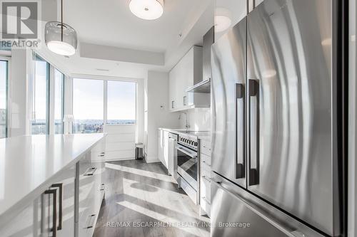 1107 - 500 Brock Avenue, Burlington, ON - Indoor Photo Showing Kitchen With Upgraded Kitchen