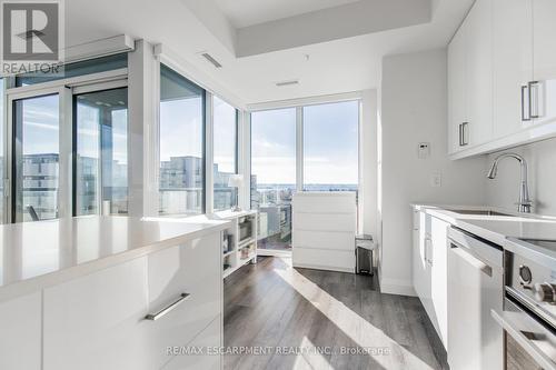 1107 - 500 Brock Avenue, Burlington, ON - Indoor Photo Showing Kitchen With Upgraded Kitchen