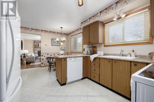 751 Cochrane Street, Whitby (Downtown Whitby), ON - Indoor Photo Showing Kitchen