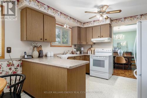 751 Cochrane Street, Whitby (Downtown Whitby), ON - Indoor Photo Showing Kitchen