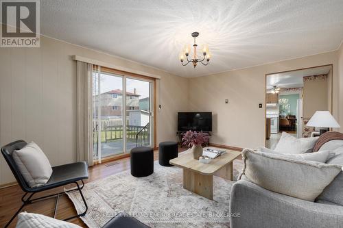 751 Cochrane Street, Whitby (Downtown Whitby), ON - Indoor Photo Showing Living Room