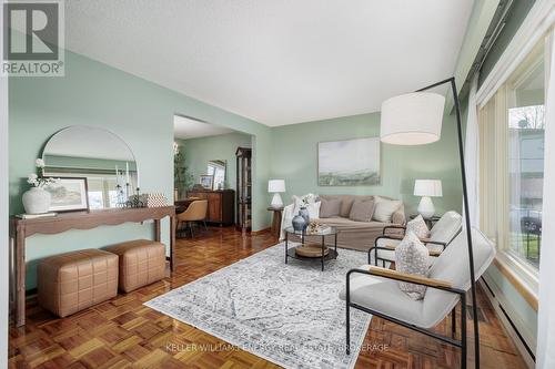 751 Cochrane Street, Whitby (Downtown Whitby), ON - Indoor Photo Showing Living Room