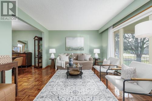 751 Cochrane Street, Whitby (Downtown Whitby), ON - Indoor Photo Showing Living Room