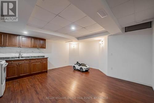 1533 Clearbrook Drive, Oshawa (Taunton), ON - Indoor Photo Showing Kitchen With Double Sink