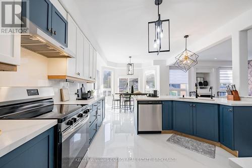 1533 Clearbrook Drive, Oshawa (Taunton), ON - Indoor Photo Showing Kitchen With Double Sink With Upgraded Kitchen