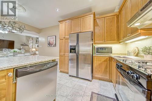 31 Watsonbrook Drive, Brampton, ON - Indoor Photo Showing Kitchen