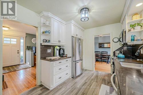 1399 Augustine Drive, Burlington, ON - Indoor Photo Showing Kitchen