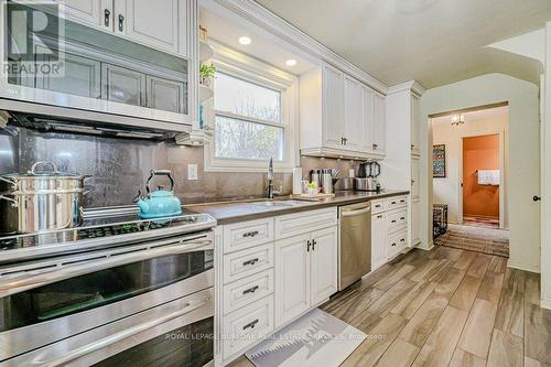 1399 Augustine Drive, Burlington, ON - Indoor Photo Showing Kitchen