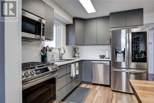 79 Lady Ashley Court, Sudbury, ON - Indoor Photo Showing Kitchen With Upgraded Kitchen