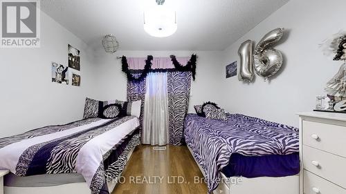 2798 Lindholm Crescent, Mississauga, ON - Indoor Photo Showing Bedroom