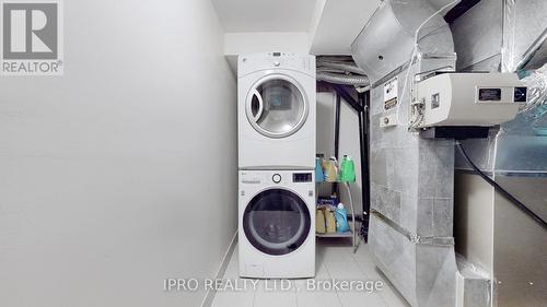 2798 Lindholm Crescent, Mississauga, ON - Indoor Photo Showing Laundry Room