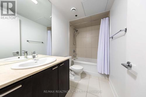 1403 - 375 King Street W, Toronto, ON - Indoor Photo Showing Bathroom