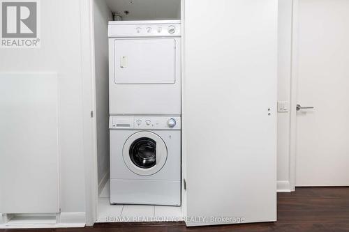 1403 - 375 King Street W, Toronto, ON - Indoor Photo Showing Laundry Room