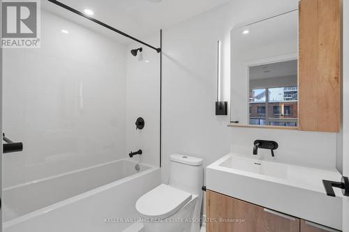 318 - 117 Broadway Avenue, Toronto, ON - Indoor Photo Showing Bathroom