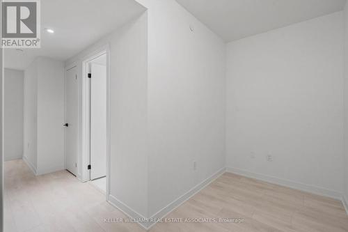 318 - 117 Broadway Avenue, Toronto, ON - Indoor Photo Showing Other Room